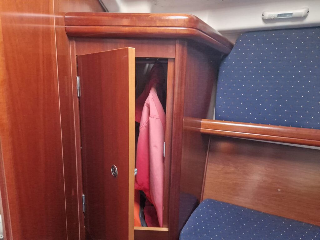 Beneteau Oceanis 323 Clipper (2004) - Imagen 21