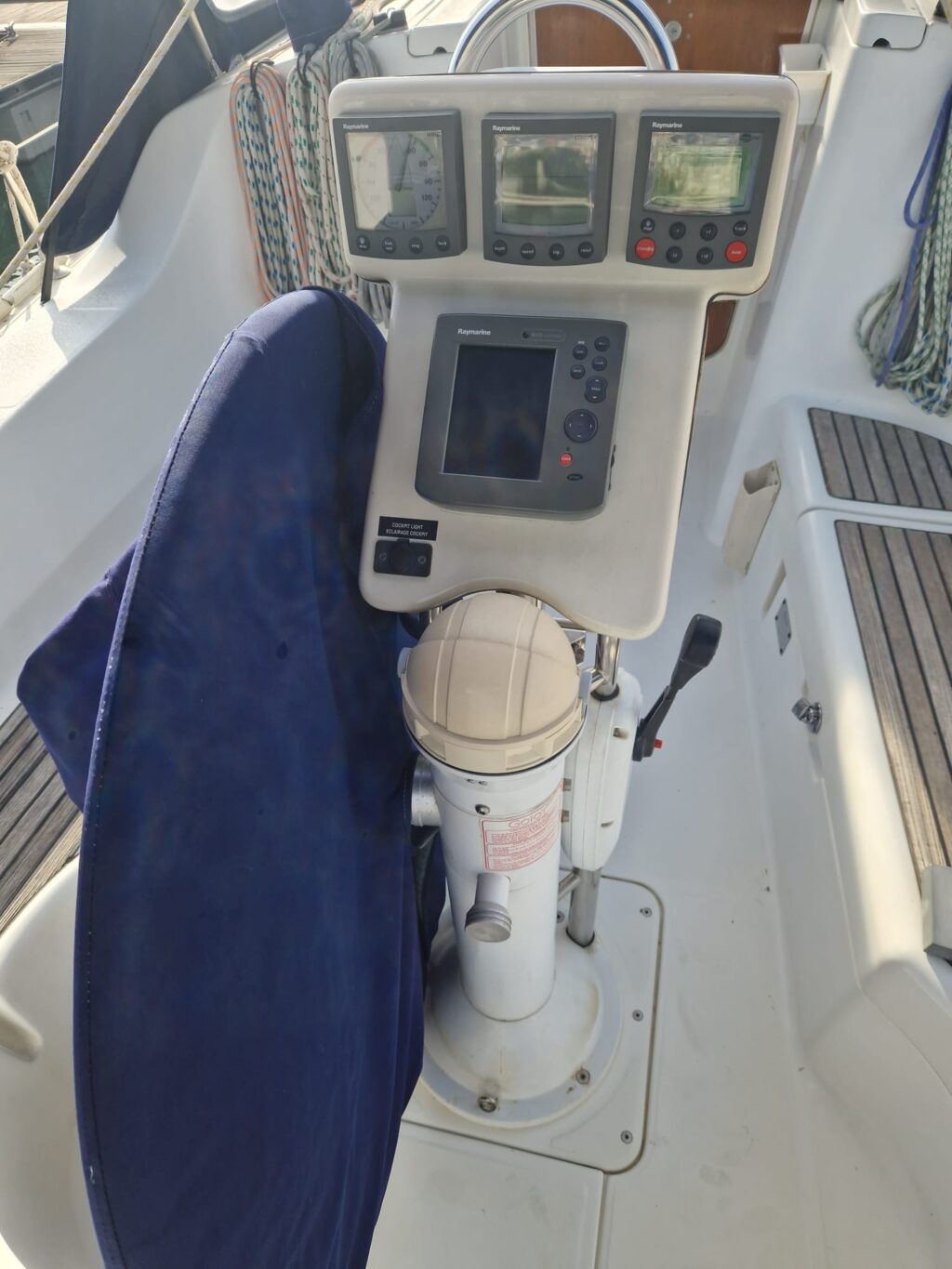 Beneteau Oceanis 323 Clipper (2004) - Imagen 7